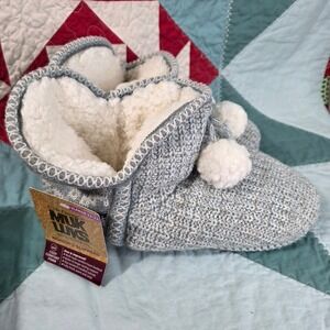 MUK LUKS Knit Bootie Slippers Womens XL 11-12 Light Grey Pom Pom Faux Fur